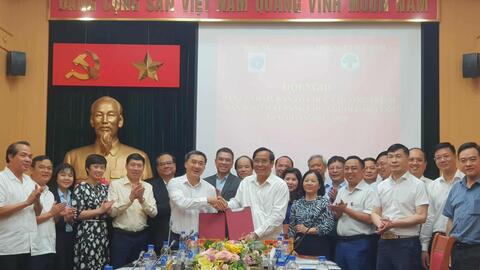 Kí kết Chương trình Mắt sáng giữa Bộ Y tế và Hội Người cao tuổi Việt Nam giai đoạn 2025-2028: Góp phần hạn chế tỉ lệ mù lòa và khiếm thị cho người cao tuổi