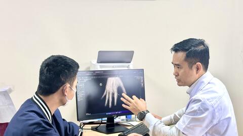 Vi phẫu thuật thành công cứu sống ngón tay thủy thủ bị đứt rời sau 25 giờ