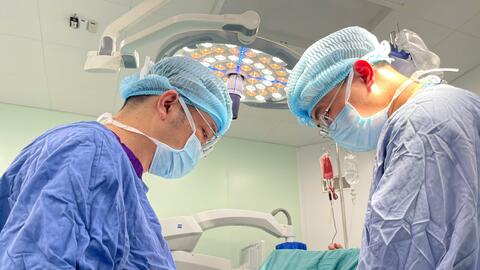 Bệnh viện Hữu nghị Việt Đức cơ sở Ninh Bình cấp cứu thành công ca đa chấn thương nguy kịch ngay đêm trực đầu tiên