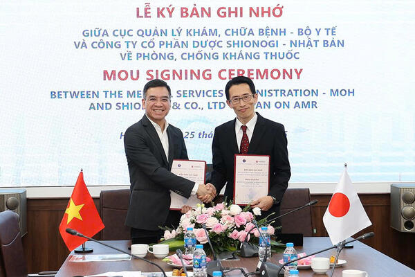 Lễ ký Bản ghi nhớ về kiểm soát kháng kháng sinh tại Việt Nam.