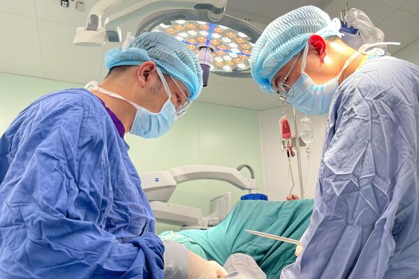 Bệnh viện Hữu nghị Việt Đức cơ sở Ninh Bình cấp cứu thành công ca đa chấn thương nguy kịch ngay đêm trực đầu tiên